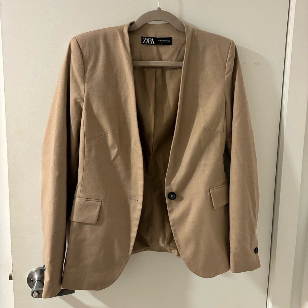 Beige zara blazer (size 4)